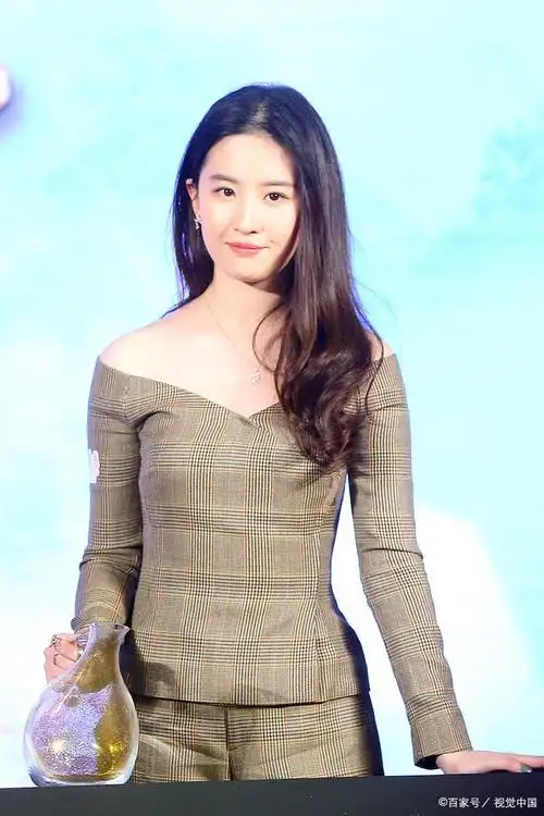 刘亦菲为何单身多年?看完她18岁的跳舞视频,网友:这谁受得住?