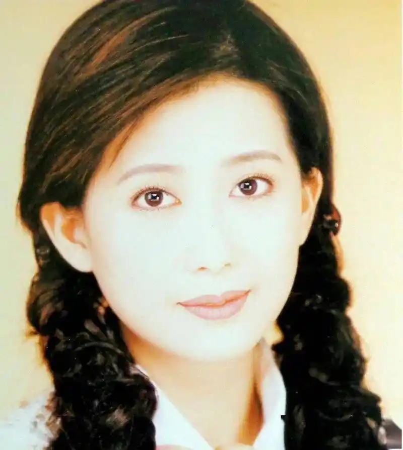 孟庭苇岁月已然泛黄归来仍是月亮美人