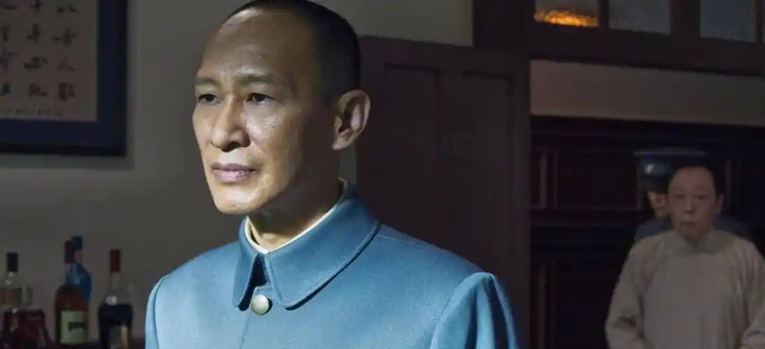 光荣与梦想:王劲松倪大红对手戏亮眼,倪大红卑躬屈膝达成交易_蒋介石