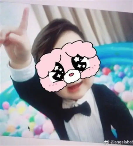 baby其实给小海绵的打扮一直都很帅气,才这么小的时候都已经准备了