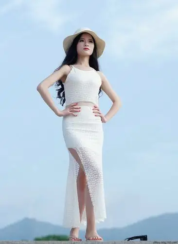 盐州岛美女萧菲修长的白腿 - 全身作品/裸足大本营 - 大中华·摩登