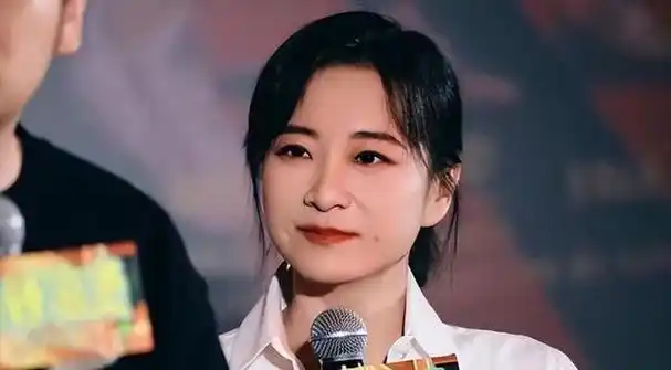 贾玲言论引爆舆论风暴纪录片停播艺人言论何在