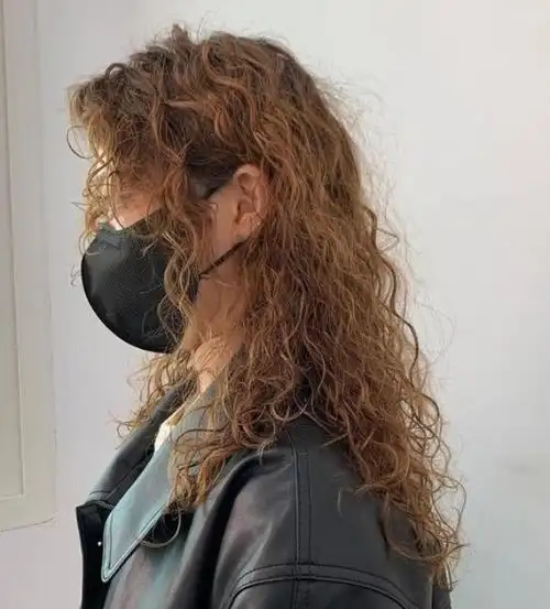 今年流行满头烫小卷发 最显发量的复古风烫发_女生烫发 - 美发站