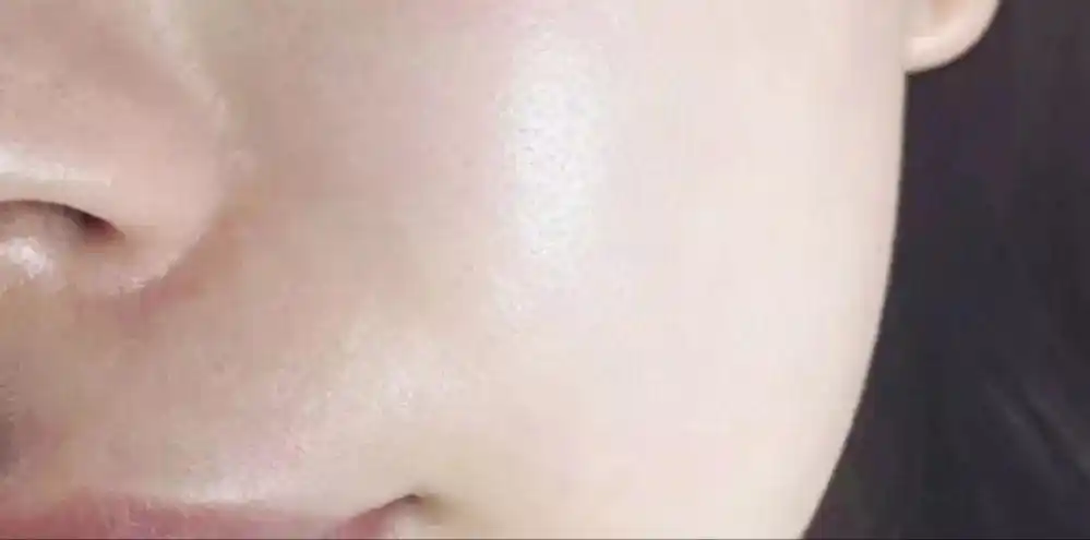 洗出细腻毛孔,跟黑头角质说拜拜.