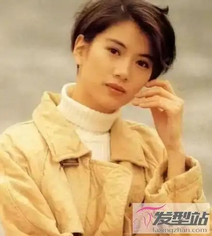 港风短发发型女打造浓郁复古风情