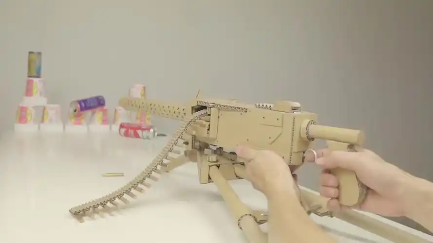 惊人的4款独特的创造-纸板制作机枪_哔哩哔哩_bilibili