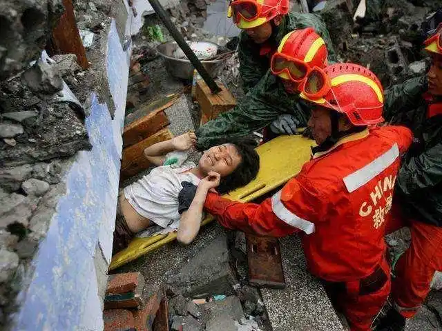 汶川地震十周年每一张震区现场照片的背后都有一个悲情的故事
