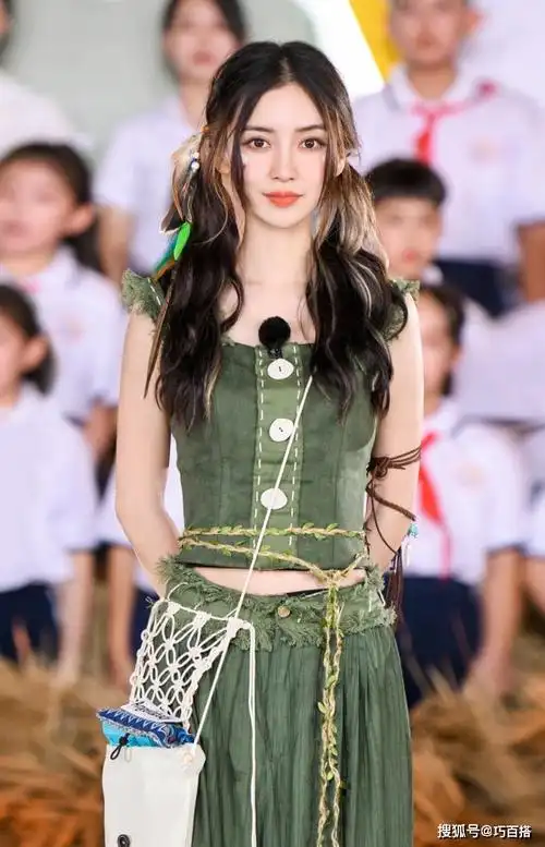 原创angelababy成为跑男焦点腰系草绳也能这么美颜值依旧能打