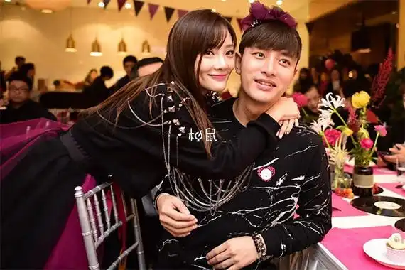 李小璐和贾乃亮二胎传闻是假的