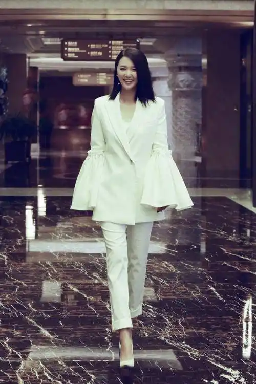 要说起谭维维,可能现在很多人都知道是谁了,但是在之前很多人都不