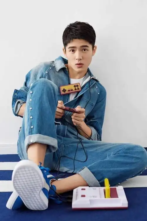 王俊凯和刘昊然撞衫牛仔衣,结果被刘昊然给秒了