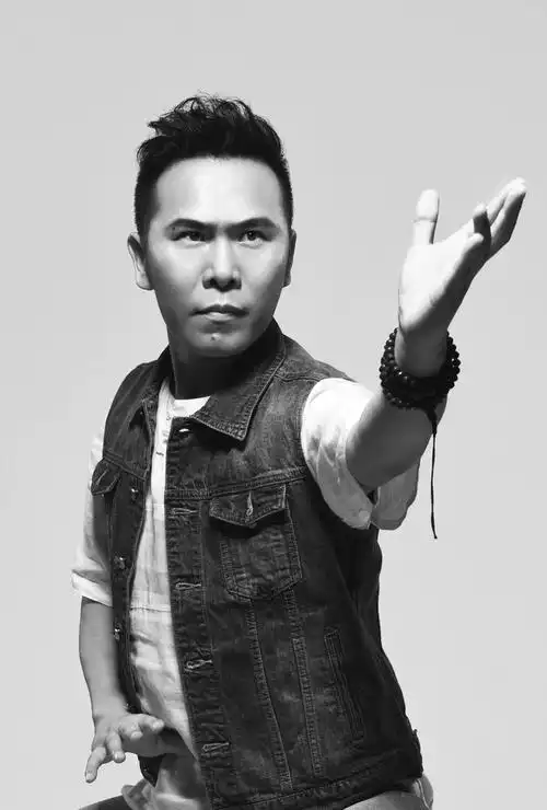 续元金方当代传承人李奇龙秘传四百多年的"续元金方",采红花倒水莲之