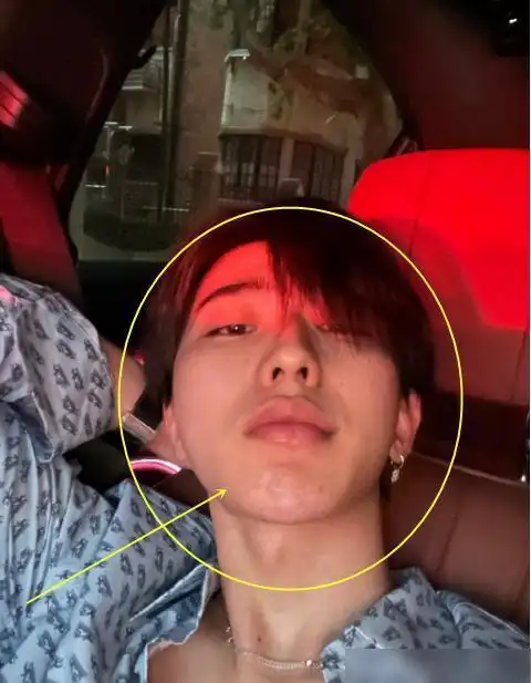 蔡徐坤晒素颜自拍有网友嘲讽尝试同一角度后网友打扰了