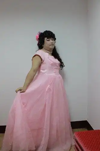 20120107公司年终晚会男反串女装舞台造型