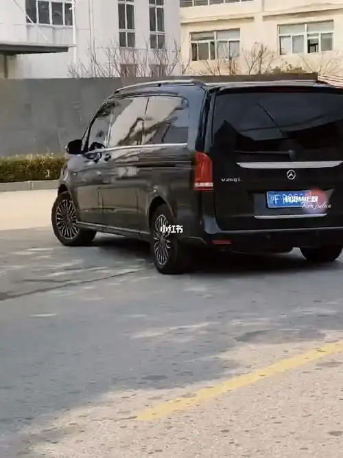 0223 12:27 超哥上班,又只能看看车屁股啦#任嘉伦  #向全世界安利