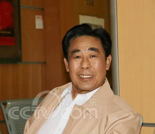 赵亮春晚送红包李文启当贾爸爸不容易图