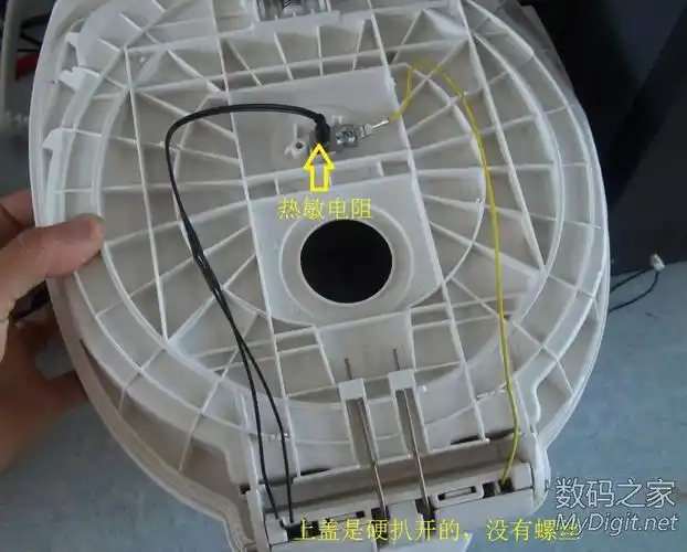 拆解美的智能电饭煲维修上盖热敏电阻的连线断线故障通病