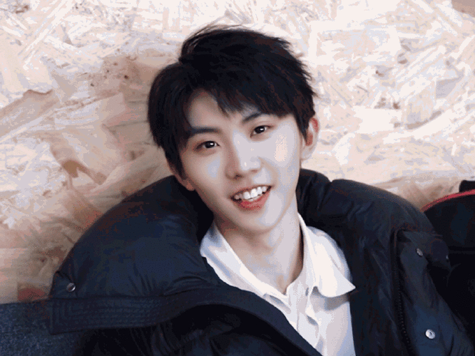 不要再这样盯着镜头看啦06