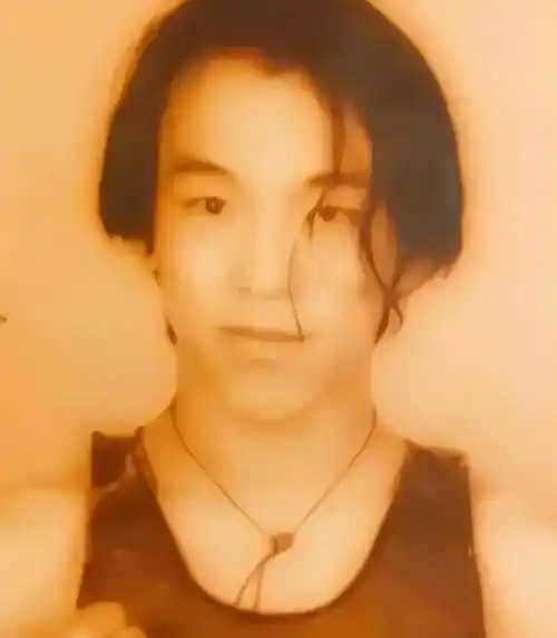 18岁雷佳音我忍了,18岁鹿晗也忍了,看到18岁的黄渤忍不住了_照片_明星