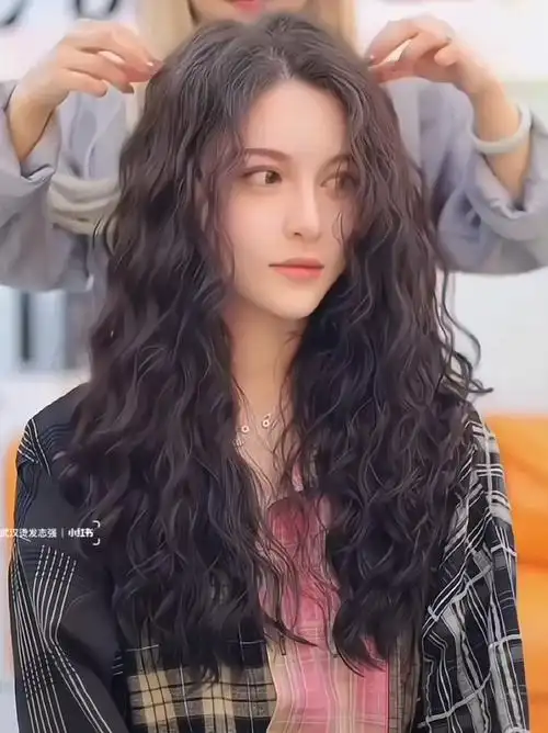 偏少t   头顶服帖的女生一定不要错过这款慵懒蓬松复古港风 法式烫