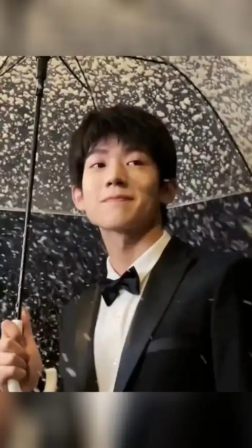 吴俊霆: 188大帅哥!