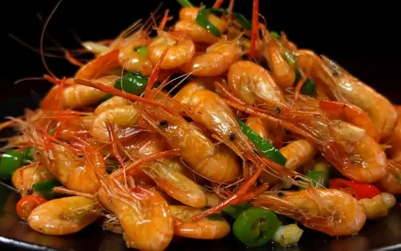 小河虾营养丰富,洗干净直接爆炒,出锅皮脆肉嫩,吃着又香又鲜-盒和核光