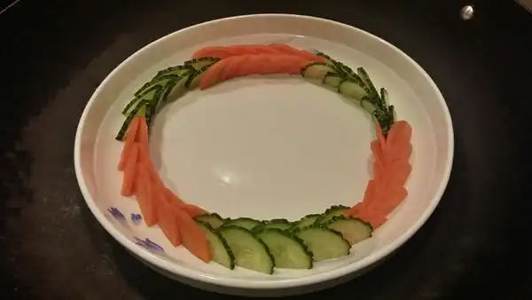 翠翠2017做的黄瓜胡萝卜版的【一条龙】盘饰