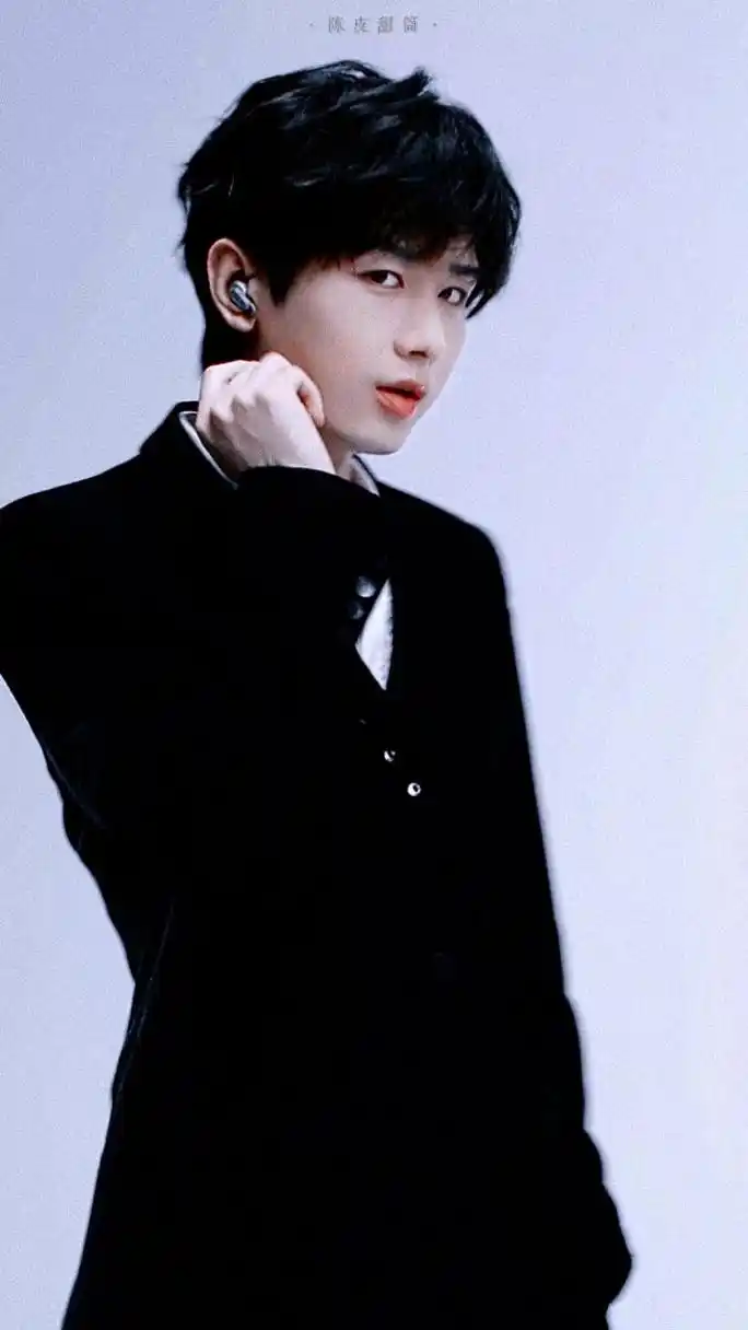 成毅穿西装,穿出了成熟优雅的别致魅力.不俗的品味,淋漓尽显![赞同]