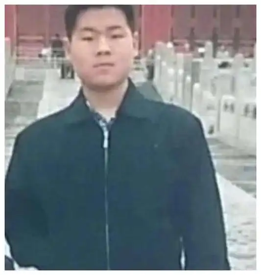 岳云鹏说年轻时比吴彦祖帅,本以为开玩笑,看到18岁照片我信了