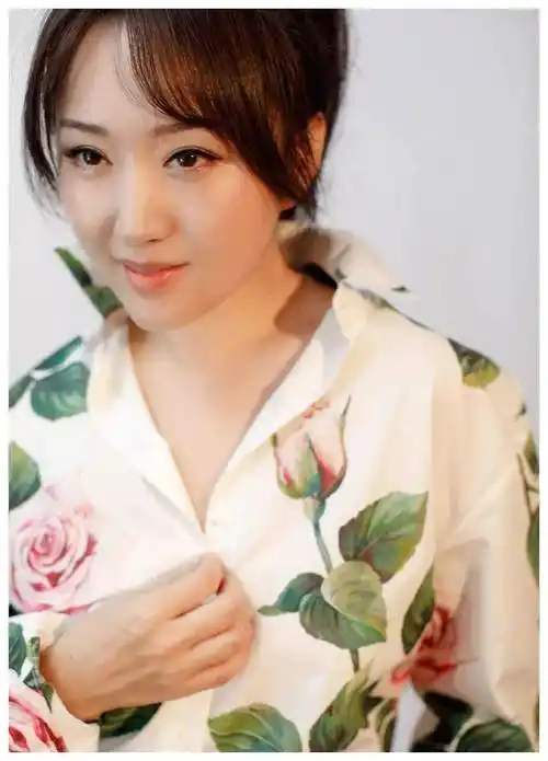 甜美少女杨钰莹,青春状态与颜值并存,惹人怜爱._生活_活力_音乐