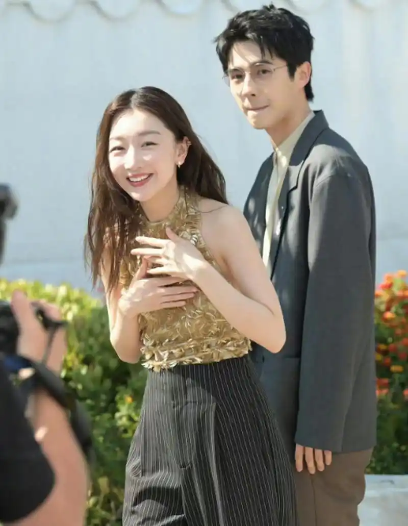 感觉周冬雨和刘昊然恋爱后,整个人都漂亮了不少.