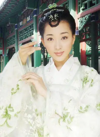 董洁,姜鸿,何晟铭,杜淳等人联袂主演的宫闱古装大戏《倾城雪》日前