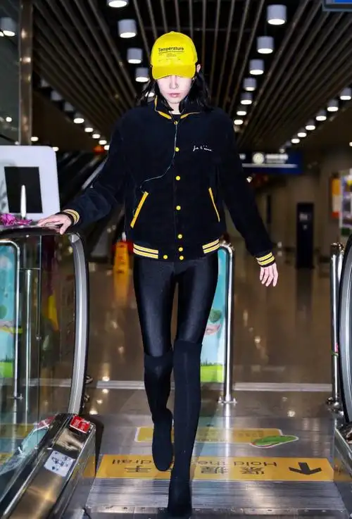 张蓝心深夜机场修长美腿性感写真图片