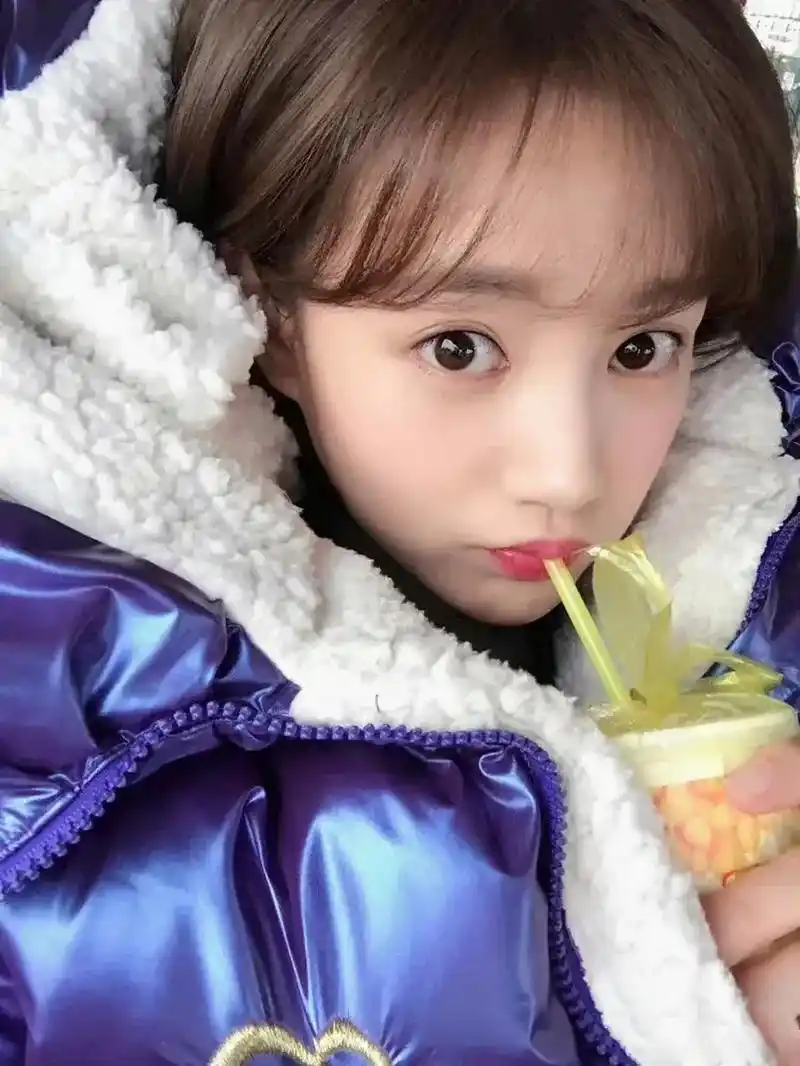 李一桐早期的一些照片,好标准的一张幼态脸