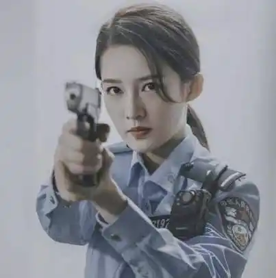 《亲爱的戎装》官宣,黄景瑜再度挑战军人形象,李沁加盟备受期待_显得