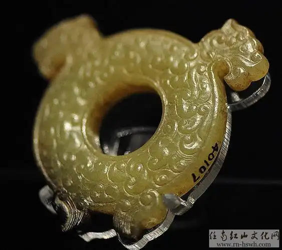 任南红山文化网论坛 馆藏高古玉高清照片!转载