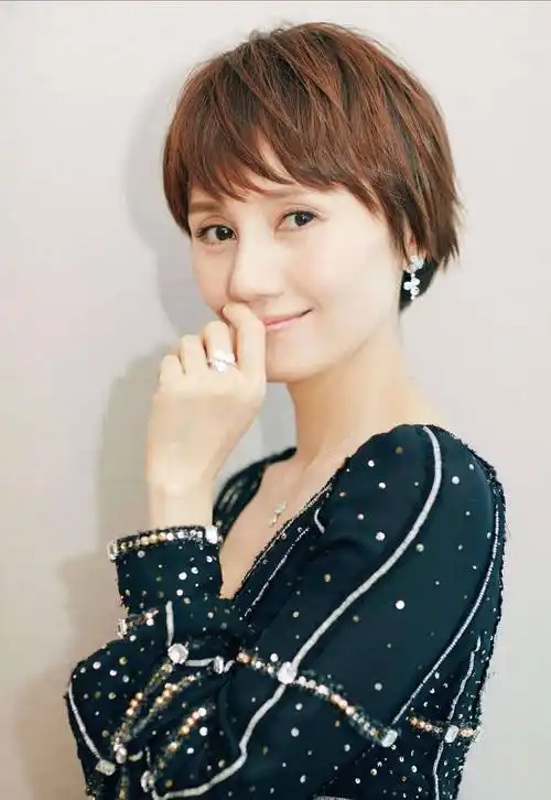 原创当年轻时的照片曝光后不敢相信袁泉刚出道时到底有多美