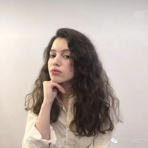 "蛋蛋卷",最适合秋天的烫发,撩人又可爱.