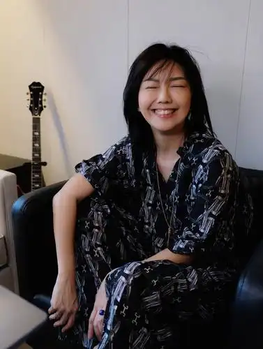 孙燕姿回应被叫冷门歌手 很快要有新歌敬请期待