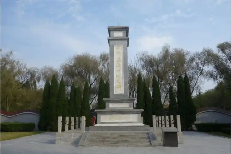 板桥集战斗纪念馆,位于蒙城县板桥集镇雪枫公园内,占地面积13200平方