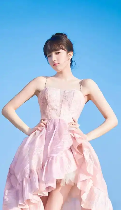 苏晓彤吊带连衣裙性感写真_网友_好身材_真让人