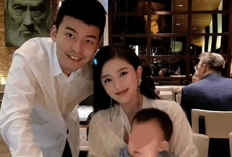 刘石坚:陪伴力捧吉克隽逸6年,却被分手,今结婚生子很幸福_事业_音乐