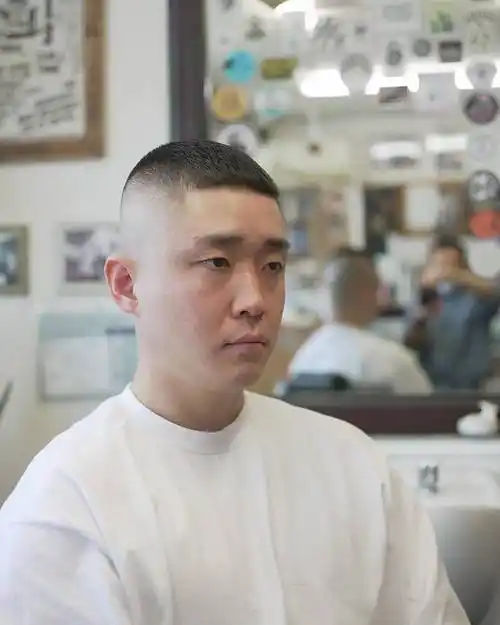 夏季男发别乱剪,想要清爽还是两侧铲短发型,时尚还帅气|脸型|圆脸|方