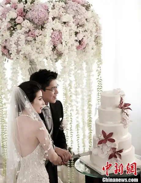 [五律] 霍启刚郭晶晶大婚