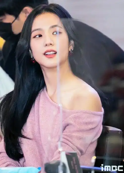 kimjisoo超话#金智秀签售新闻图#新闻生图堪比饭拍或许这就是生图美人