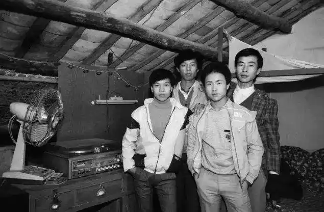 八十年代的经典黑白怀旧老照片