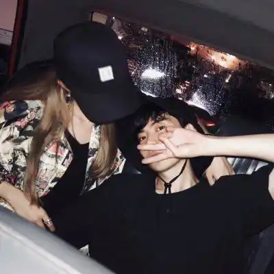 排名前十微信情侣头像图片2020最新最酷情头一男一女分开