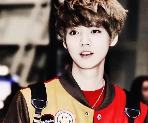 34岁鹿晗带货引热议,脸肿成"老嫂子",网友:撞脸65岁刘雪华