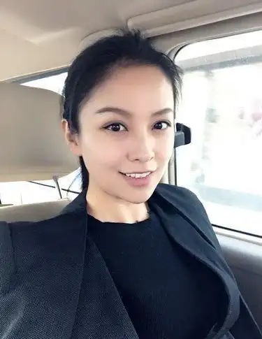 齐芳绯闻女友之一,是至今流传最广,时间最长的一个,在钟汉良拍摄《来