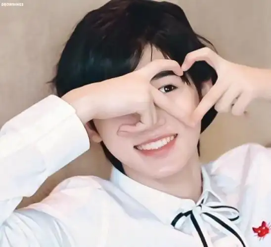 宋亚轩比心好甜#宋亚轩花式比心小合集!